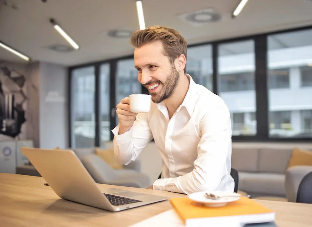 Zufriedene Unternehmer mit neuer Webseite oder Homepage aus Kevelaer